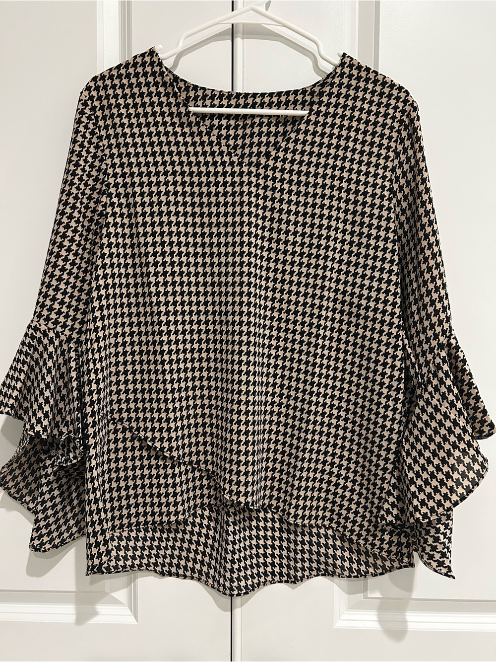 Houndstooth Ruffle-Sleeve Blouse - Black & Cream